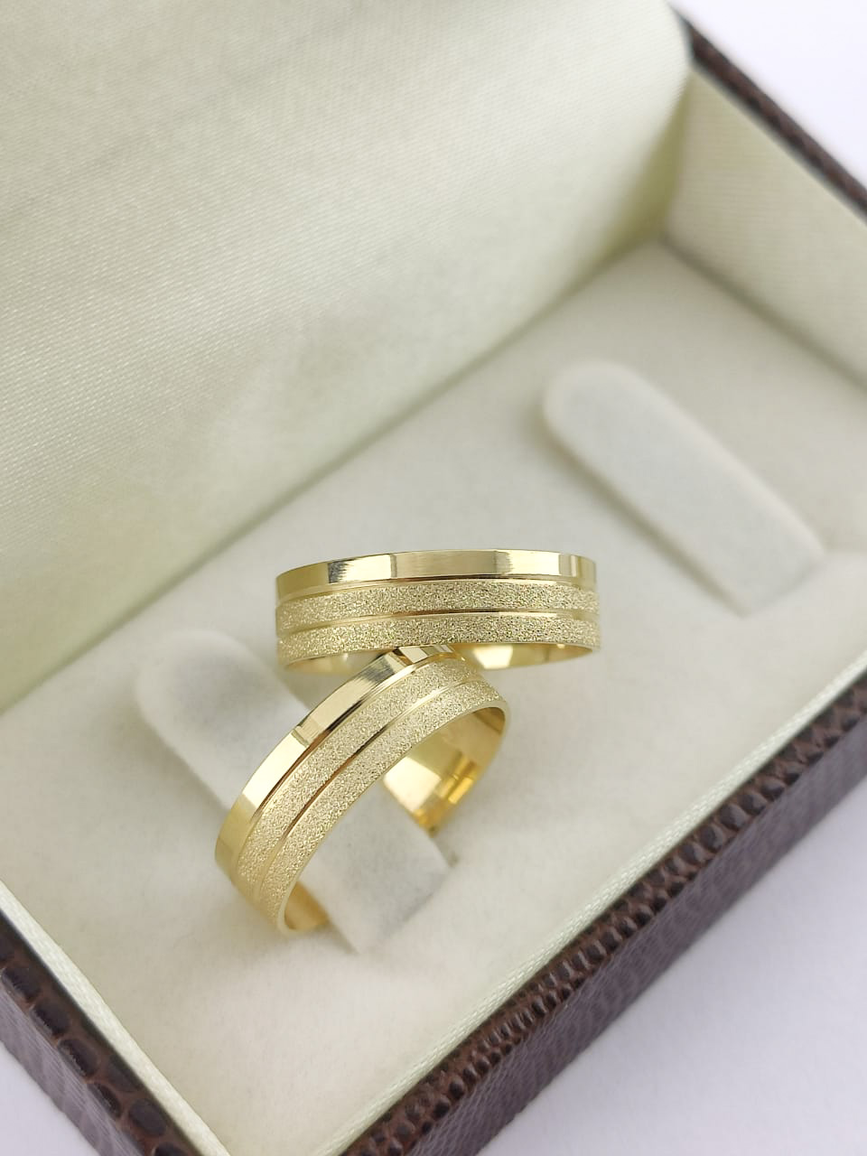 Aliança ouro 18k, 5mm, 8g