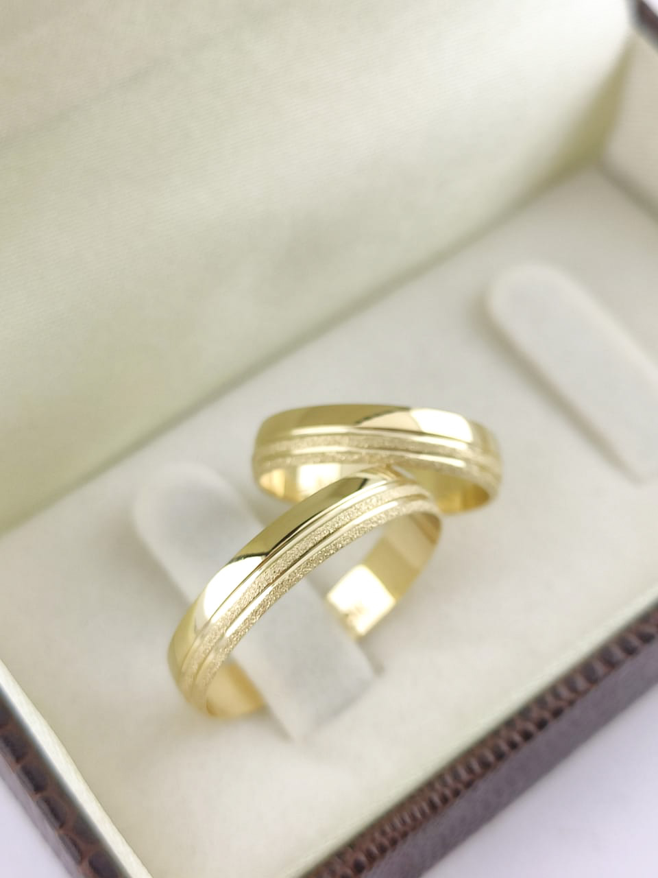 Aliança ouro 18k, 4mm, 7g