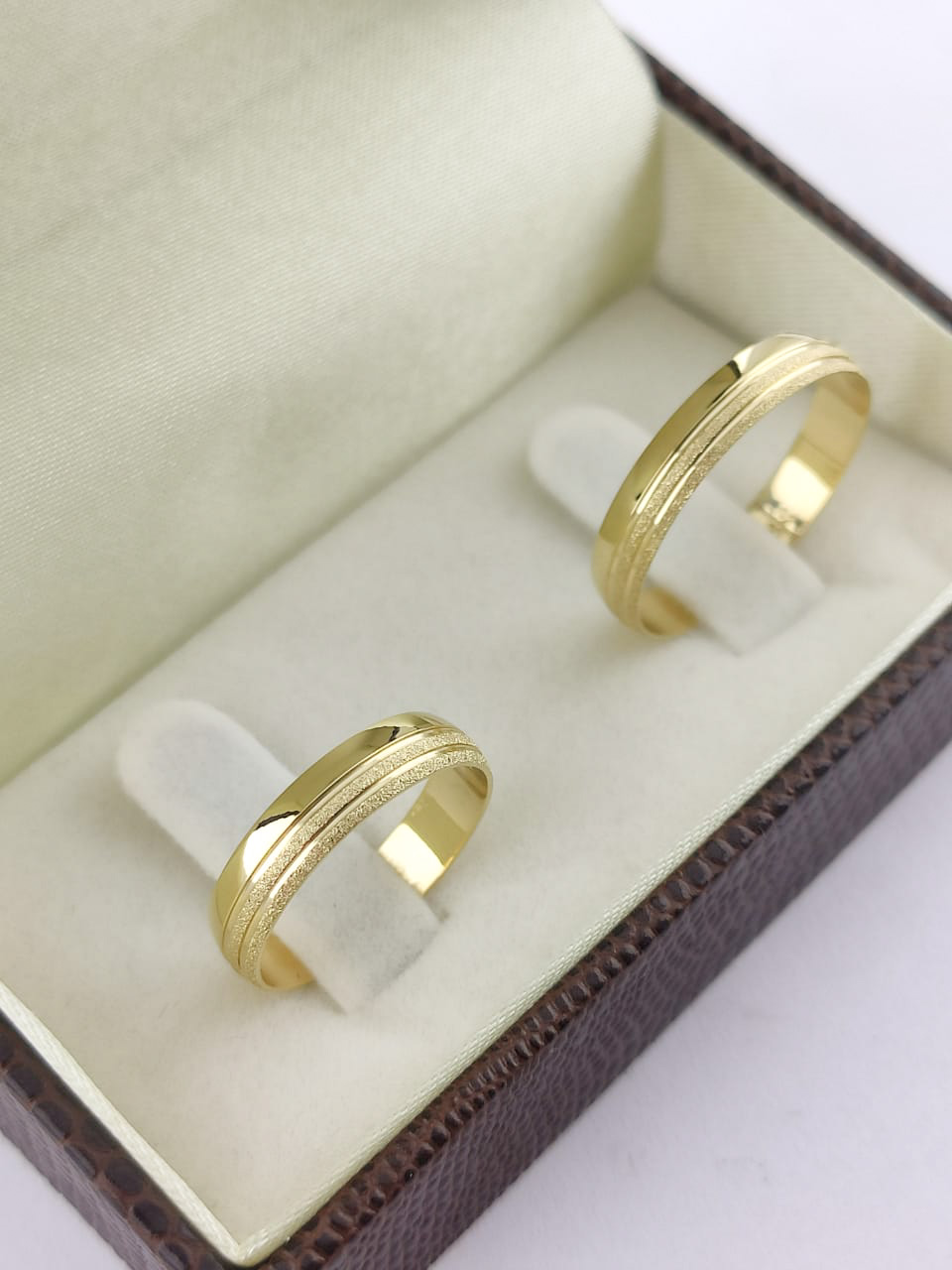 Aliança ouro 18k, 4mm, 7g