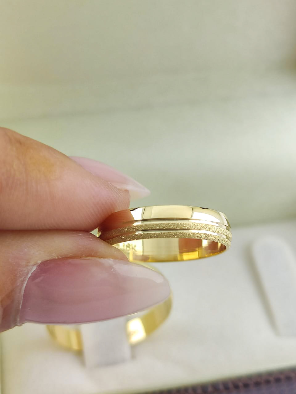 Aliança ouro 18k, 4mm, 7g
