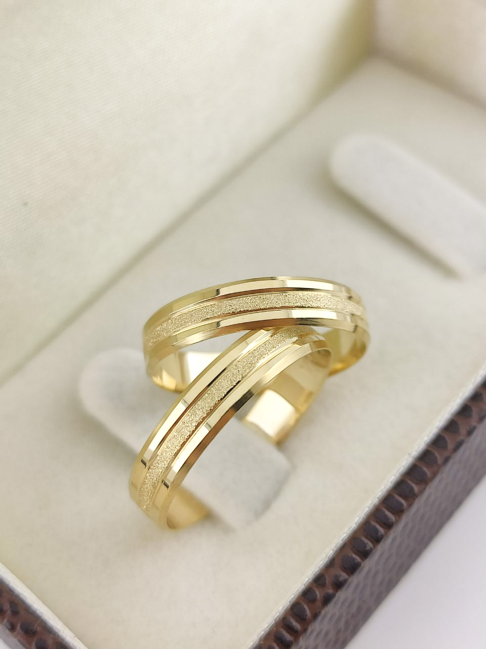 Aliança ouro 18k, 4mm, 7g