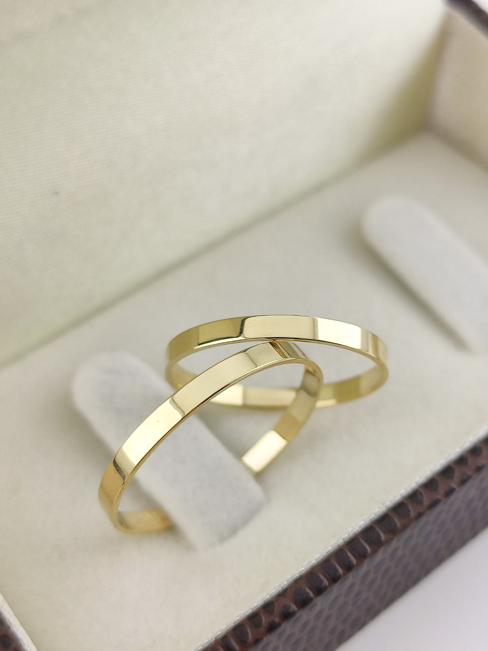 Aliança ouro 18k, 2mm, 2g