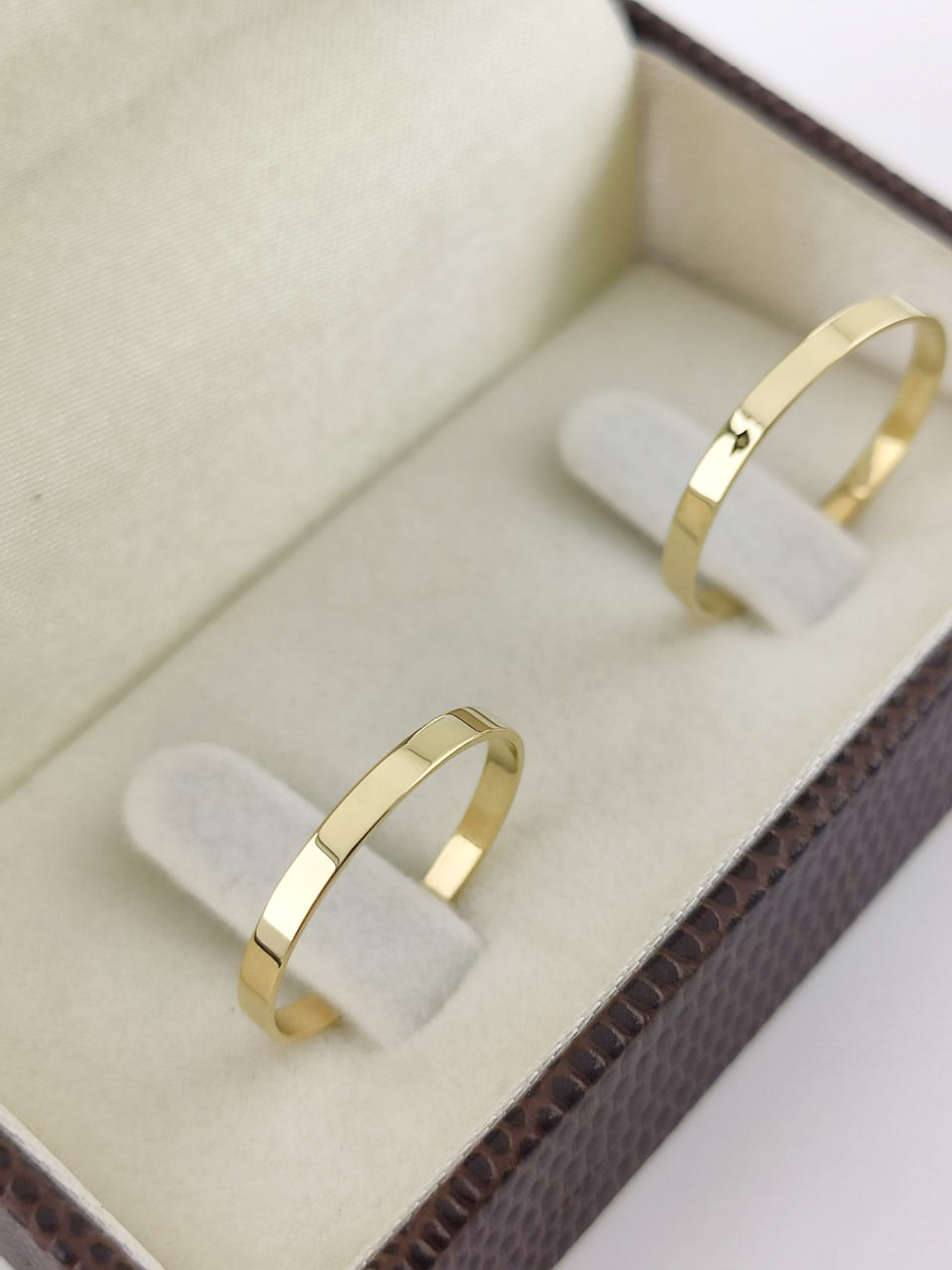 Aliança ouro 18k, 2mm, 2g