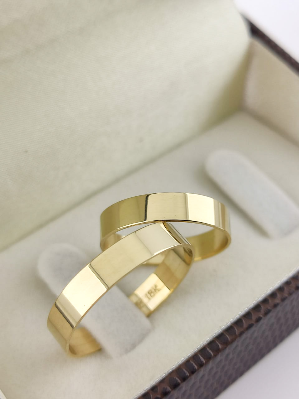 Aliança ouro 18k, 4mm, 6g