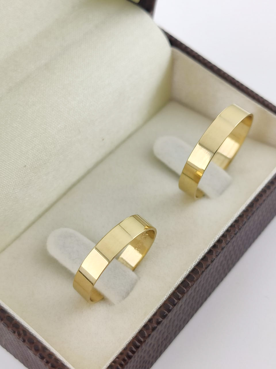Aliança ouro 18k, 4mm, 6g