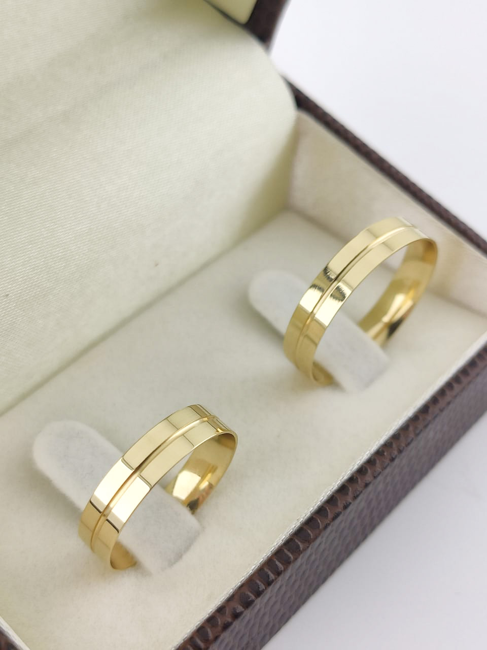 Aliança ouro 18k, 4mm, 6g