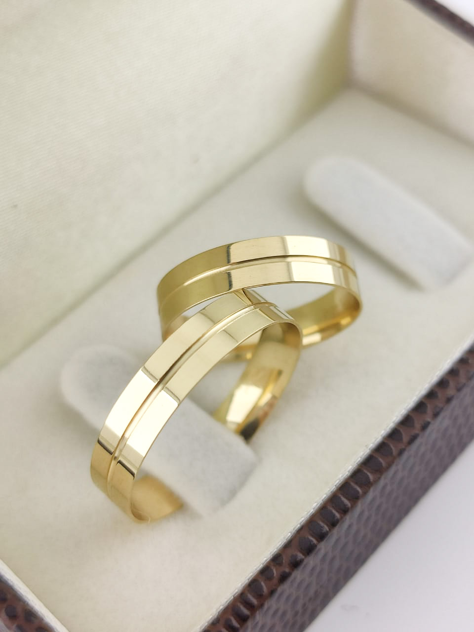 Aliança ouro 18k, 4mm, 6g