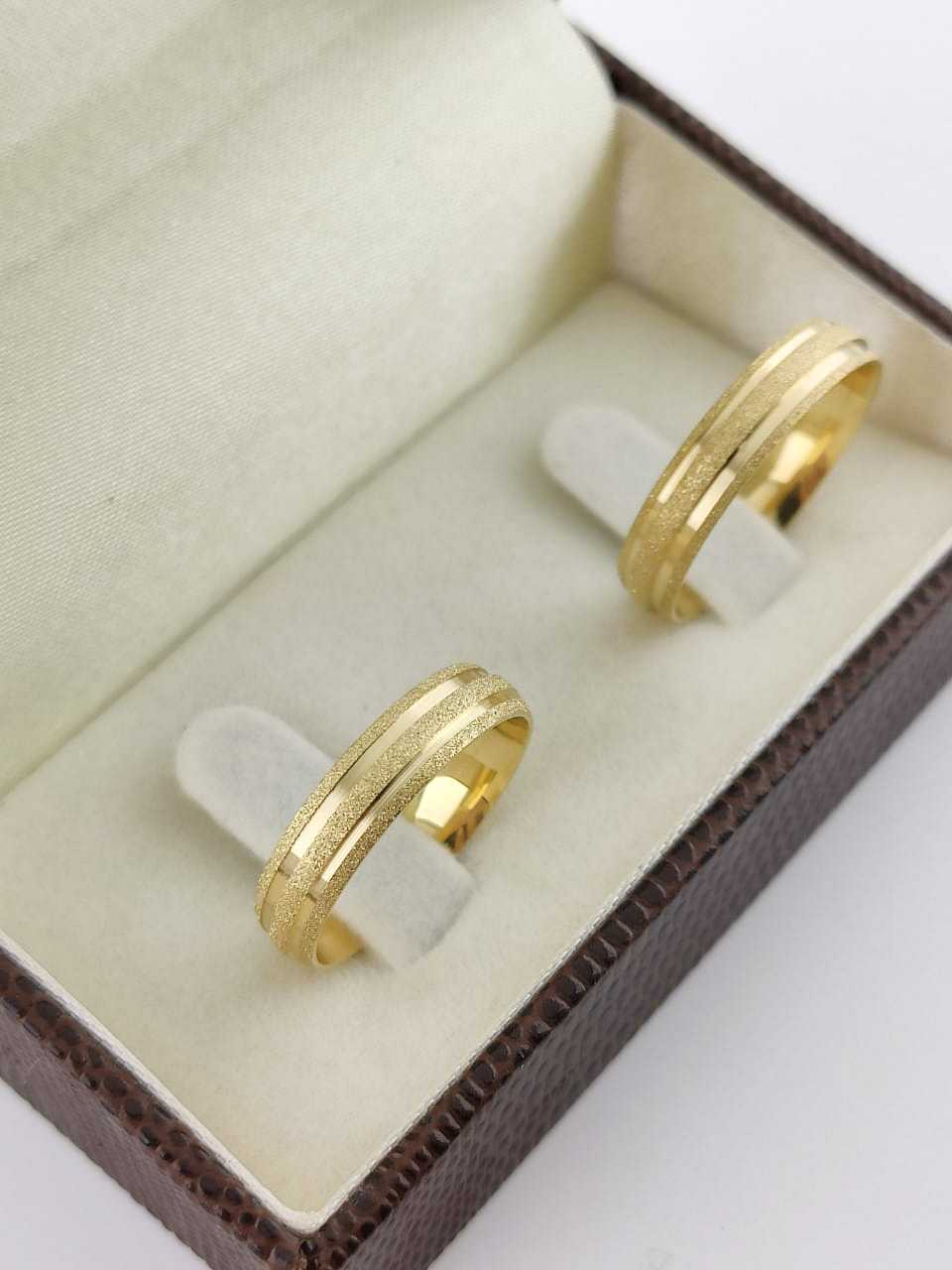 Aliança ouro 18k, 4.5mm, 9g