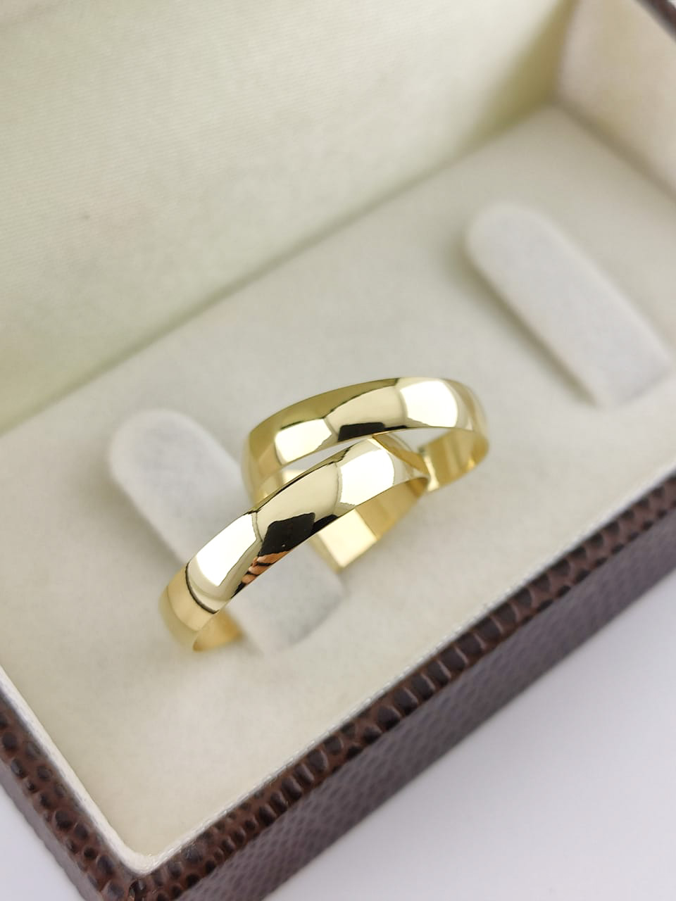 Aliança ouro 18k, 4mm, 6g