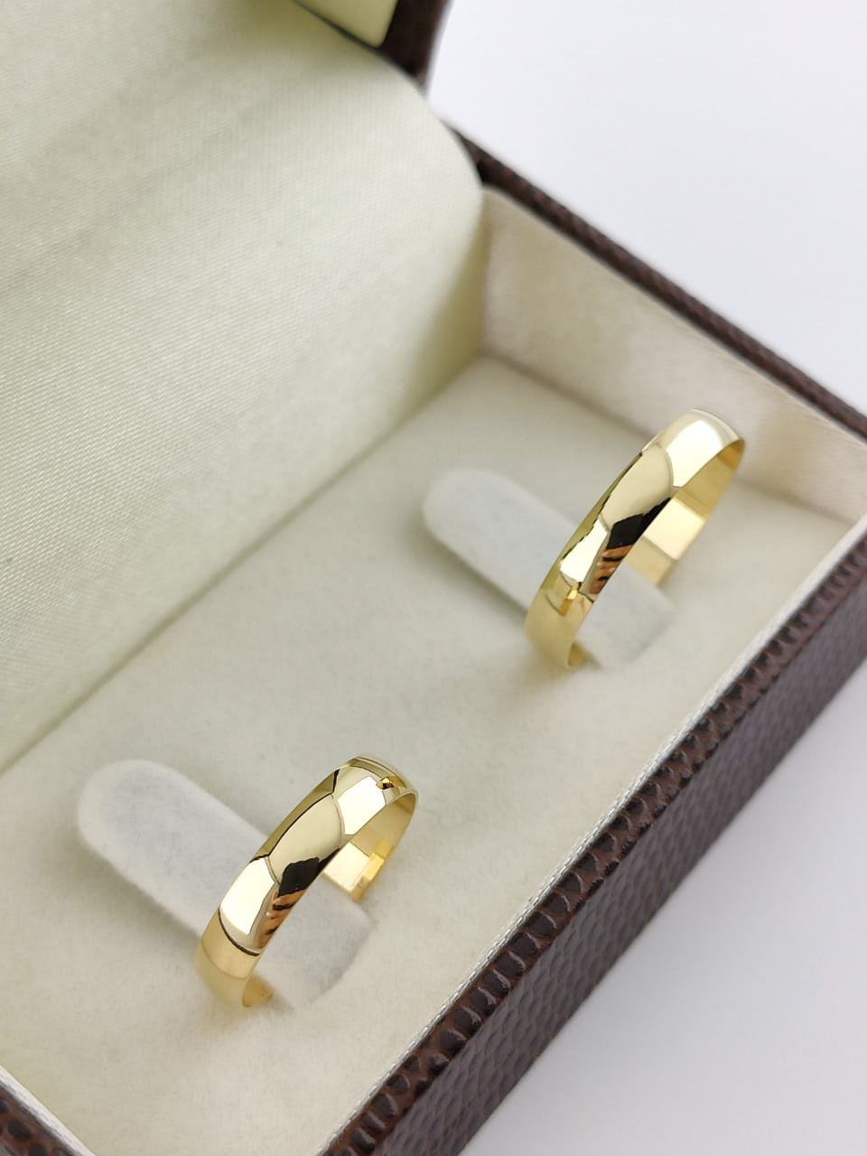 Aliança ouro 18k, 4mm, 6g