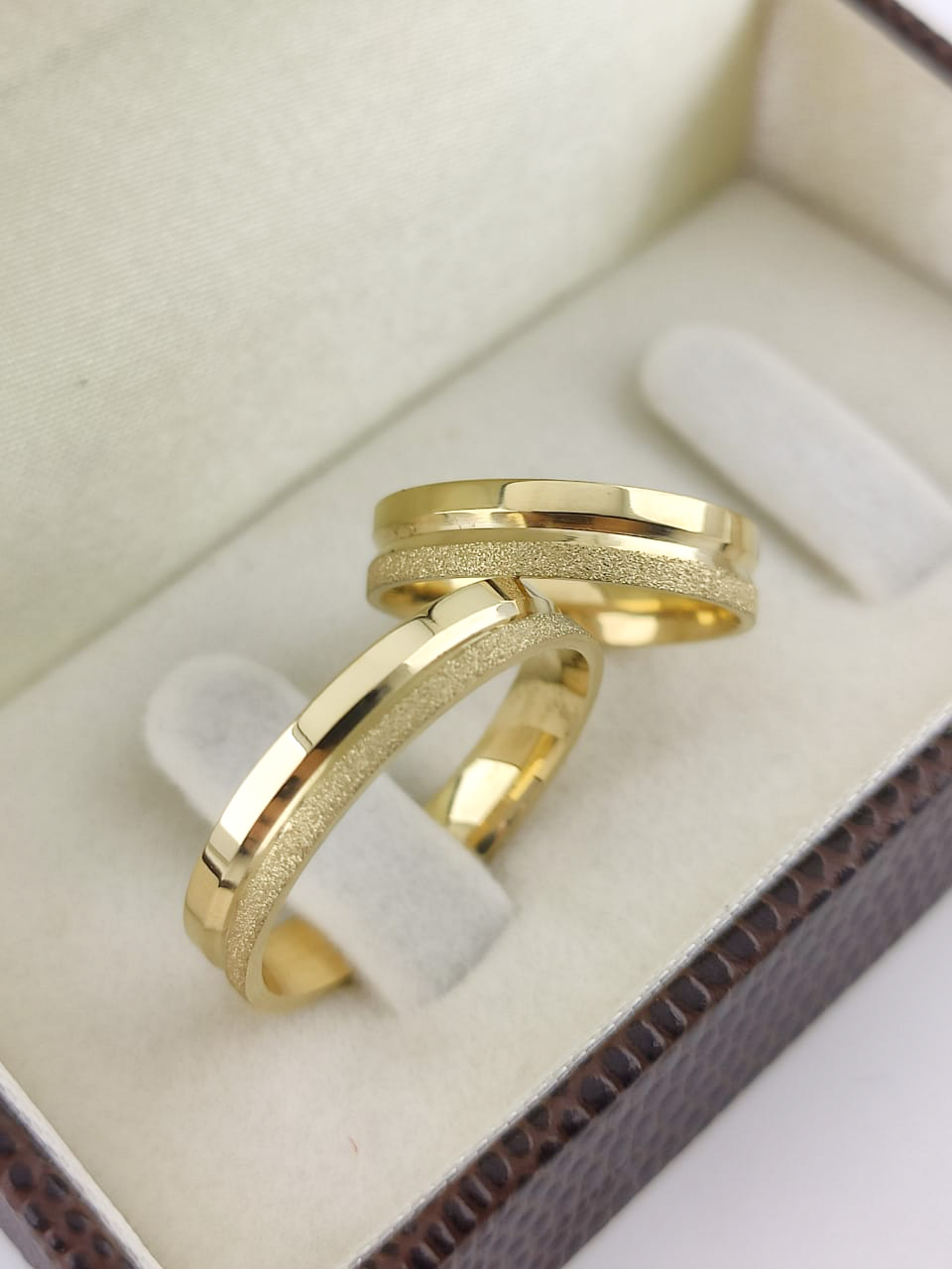 Aliança ouro 18k, 4mm, 8g