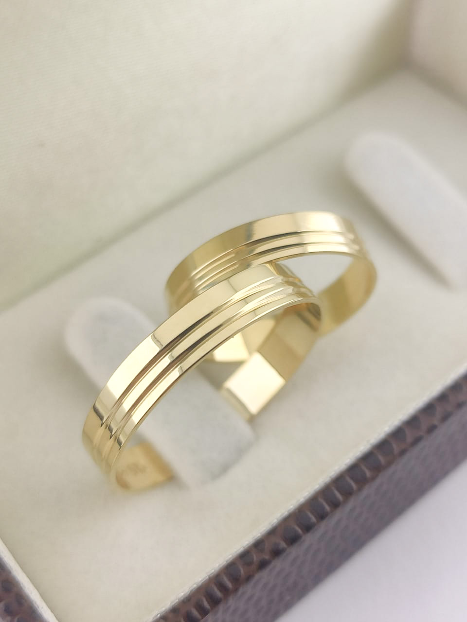 Aliança ouro 18k, 4mm, 7g