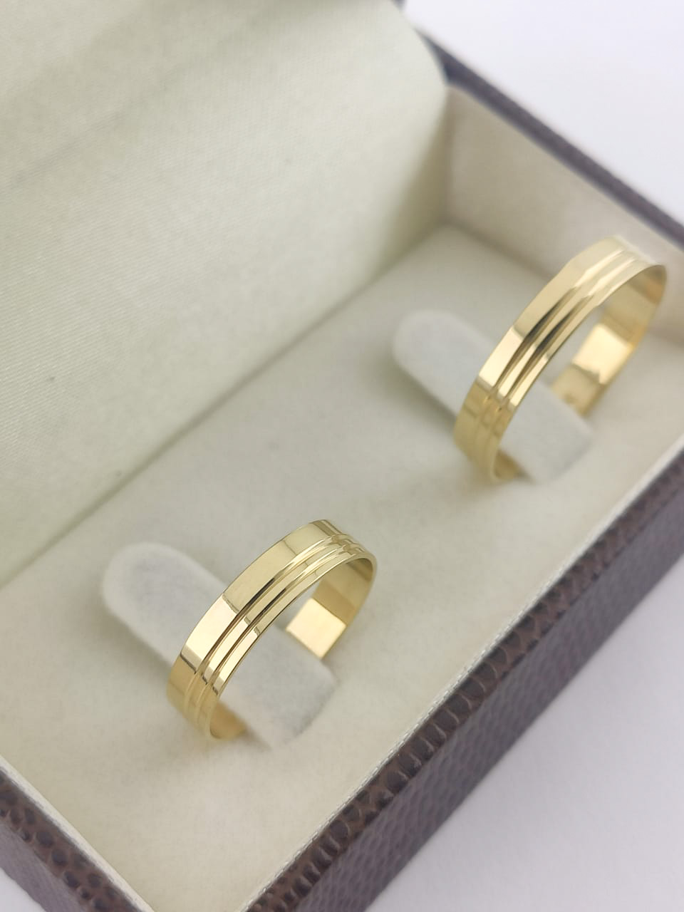 Aliança ouro 18k, 4mm, 7g
