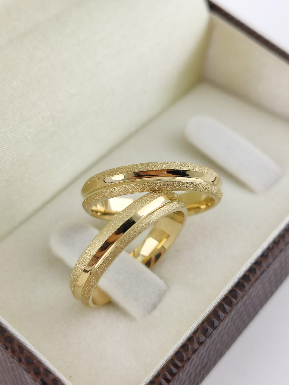 Aliança ouro 18k, 4mm, 8g