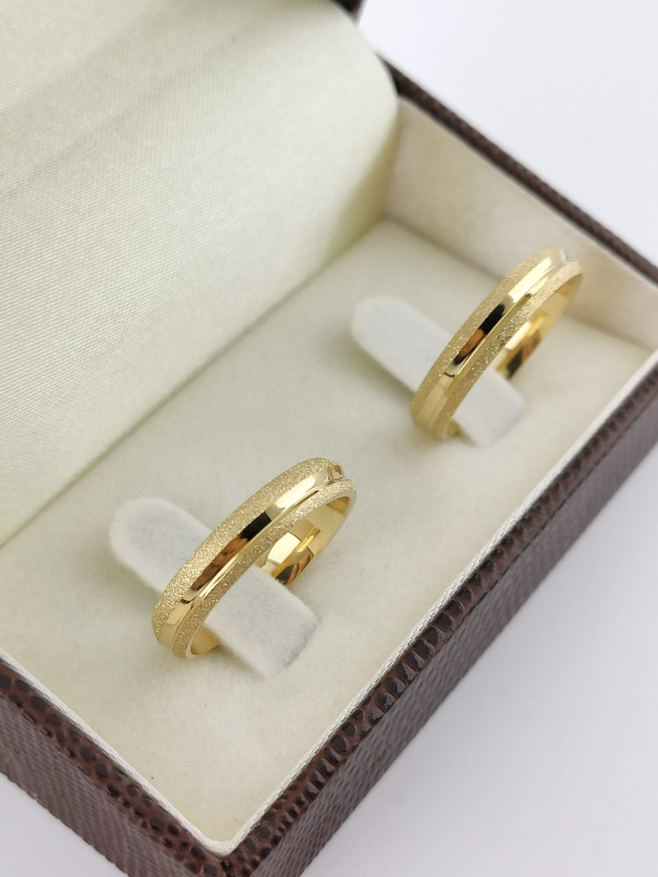 Aliança ouro 18k, 4mm, 8g