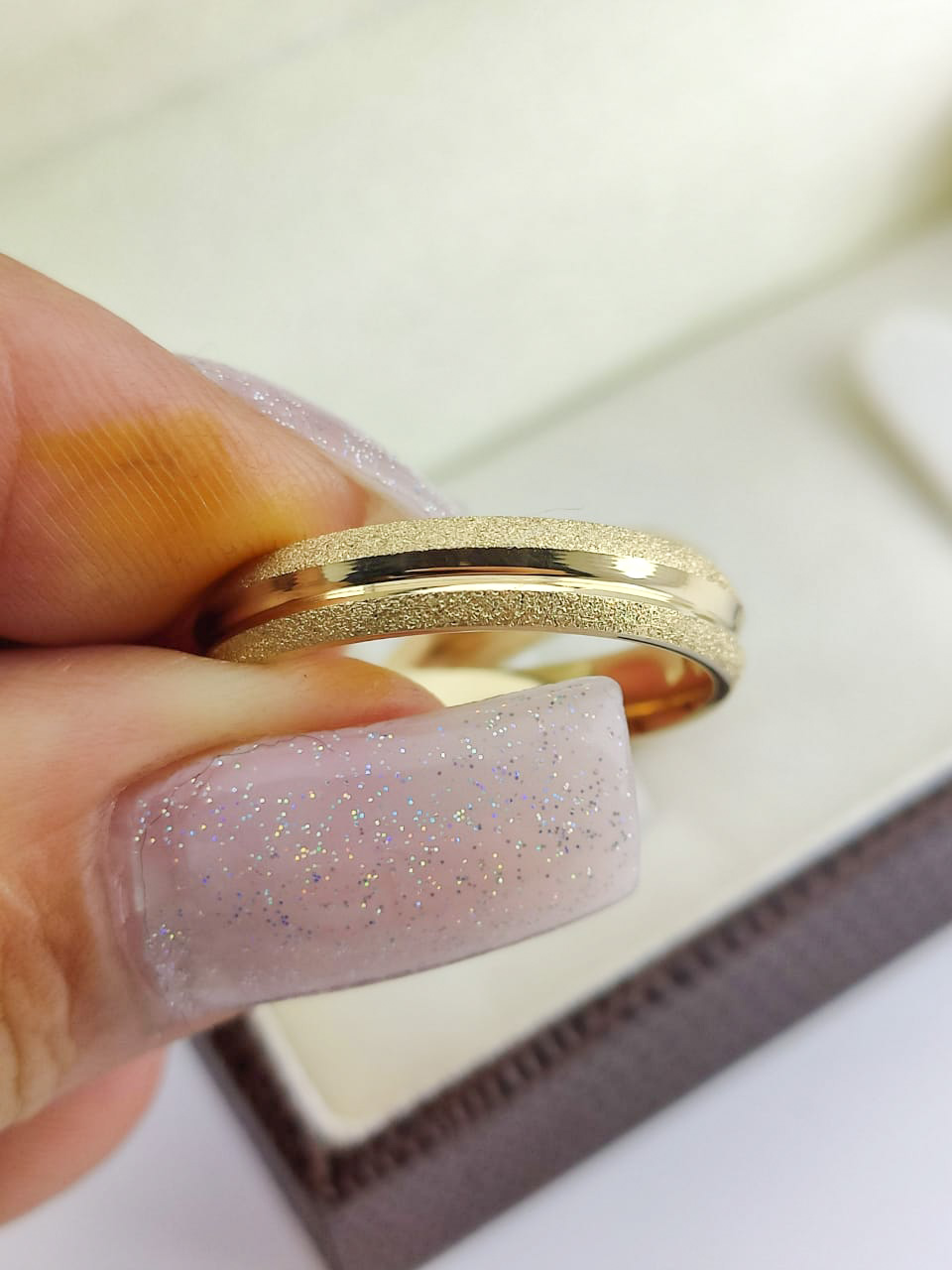 Aliança ouro 18k, 4mm, 8g