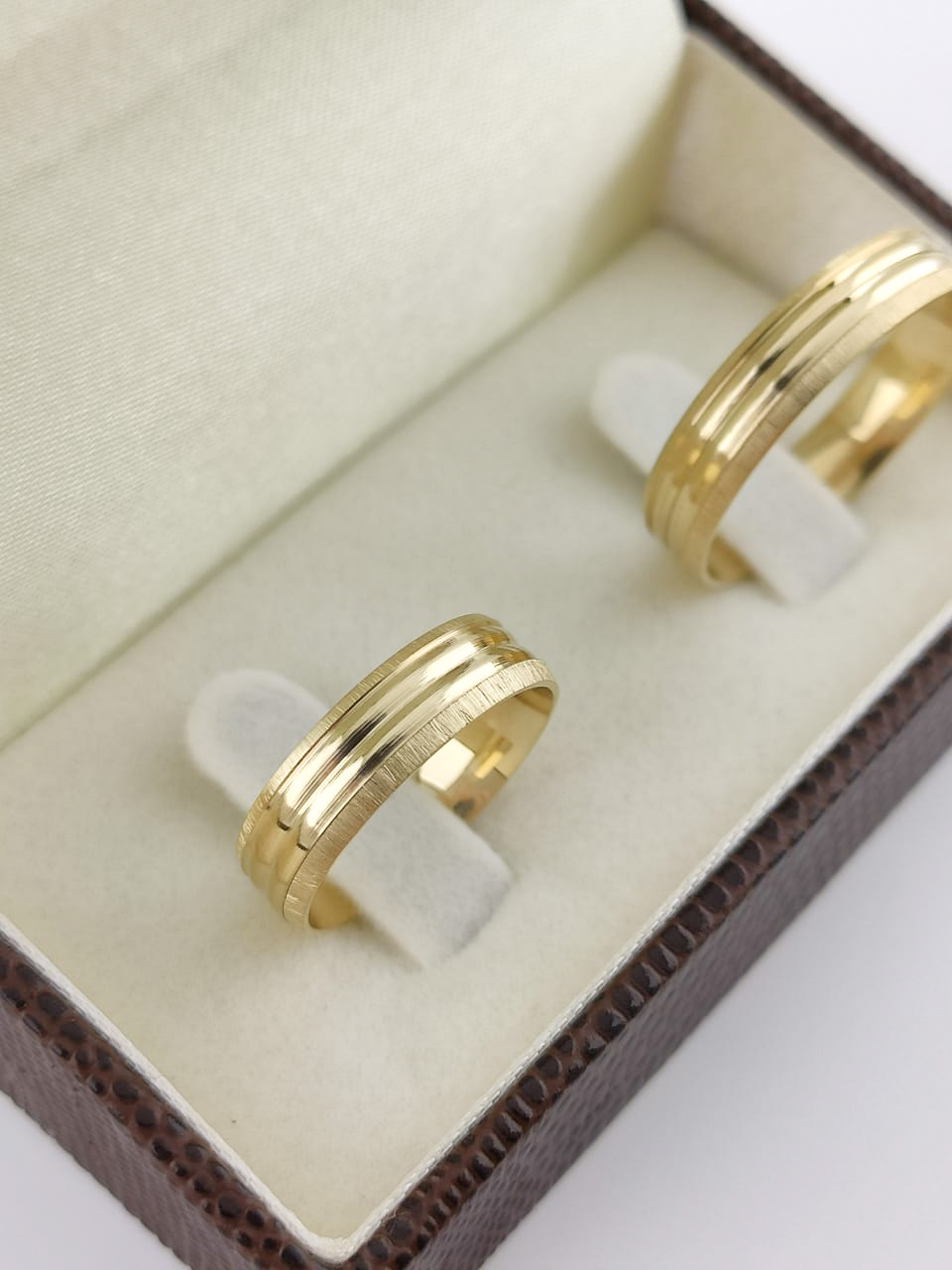 Aliança ouro 18k, 5mm, 8g