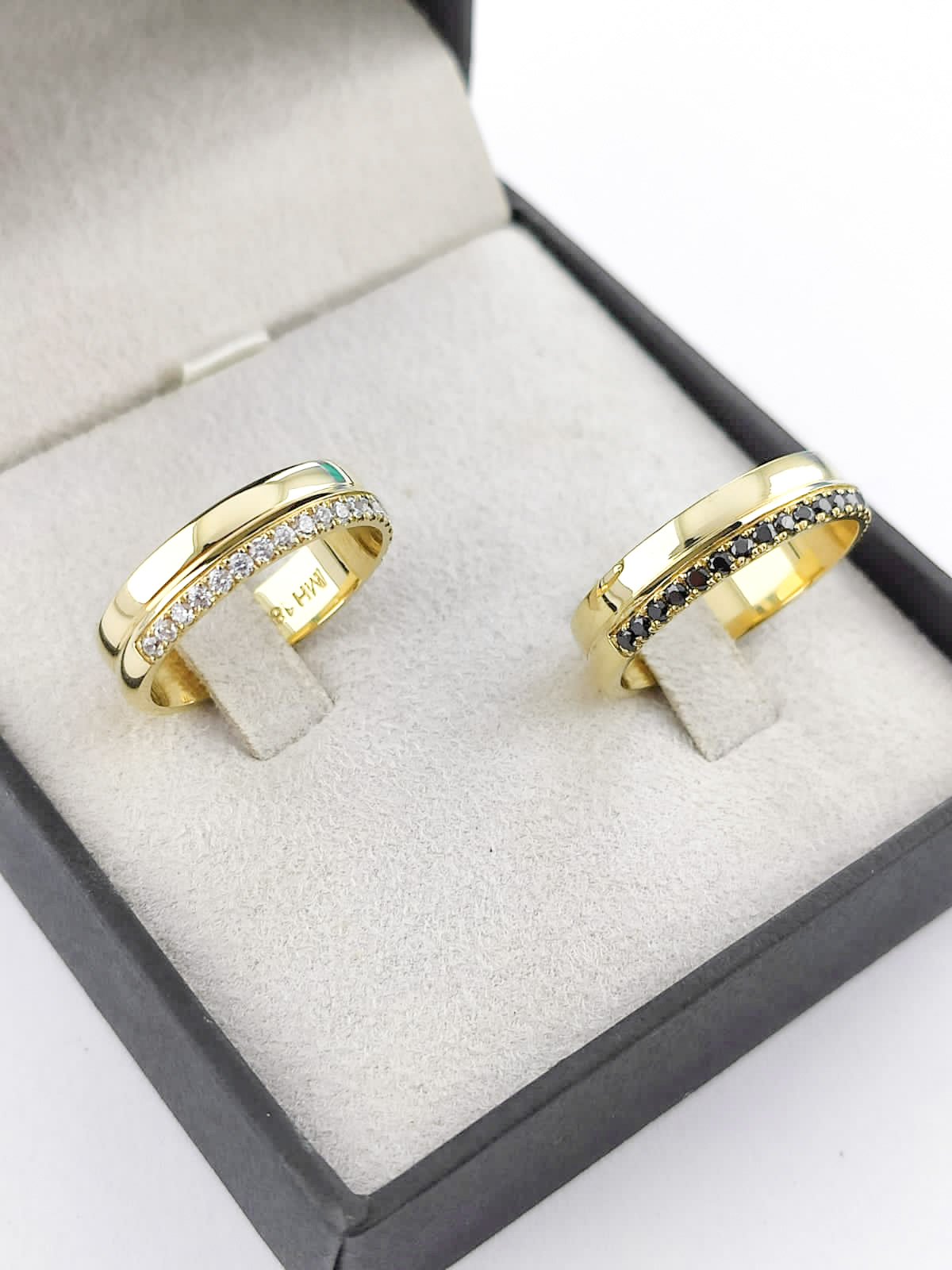 Aliança ouro 18k, 5mm, 12g, c/ 40 pedras