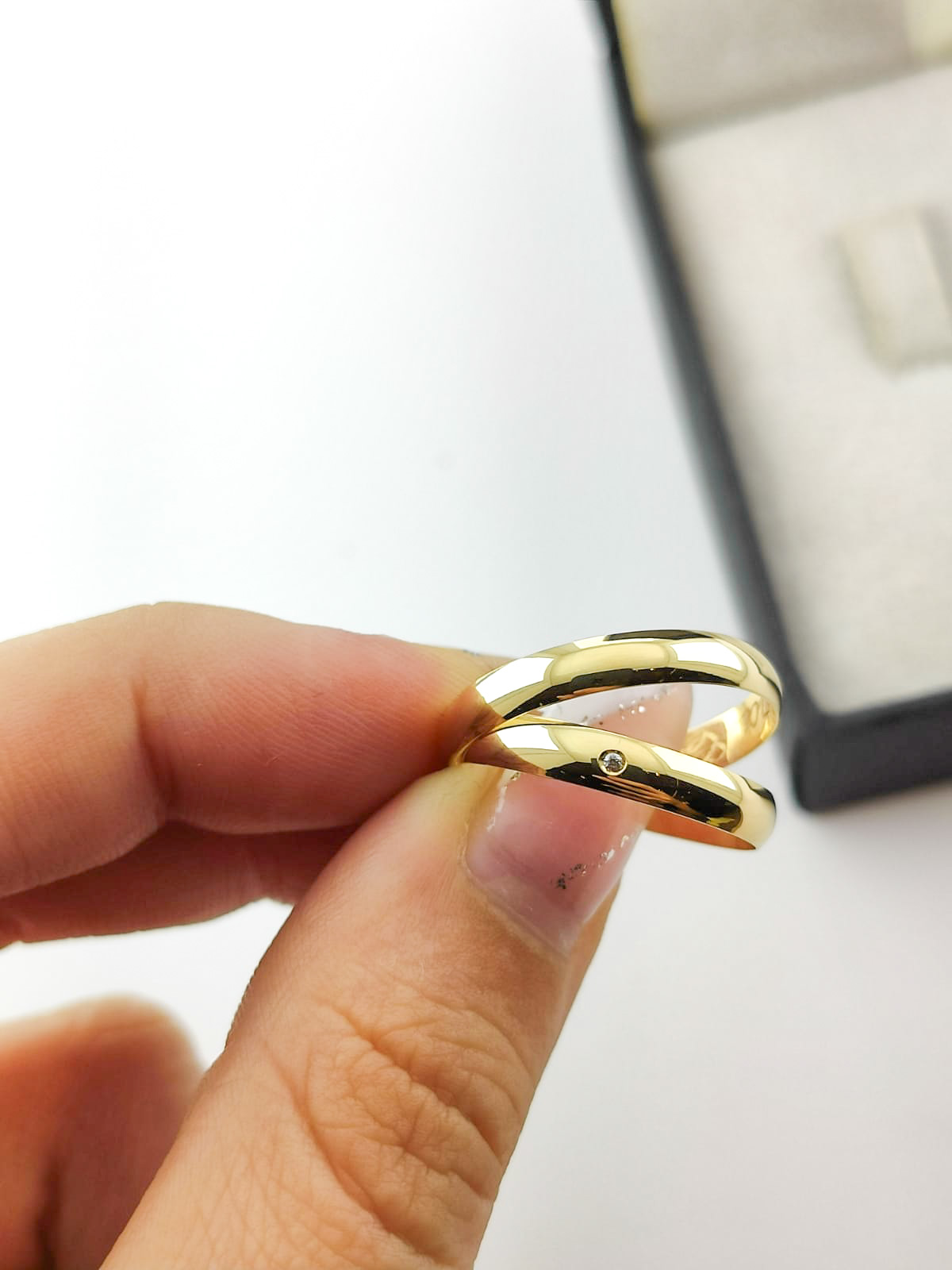 Aliança ouro 18k, 3mm, 6g, c/ 1 pedra