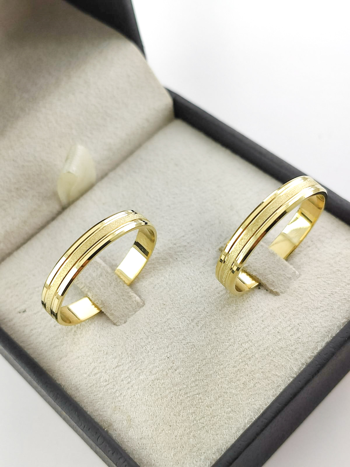 Aliança ouro 18k, 4mm, 7g