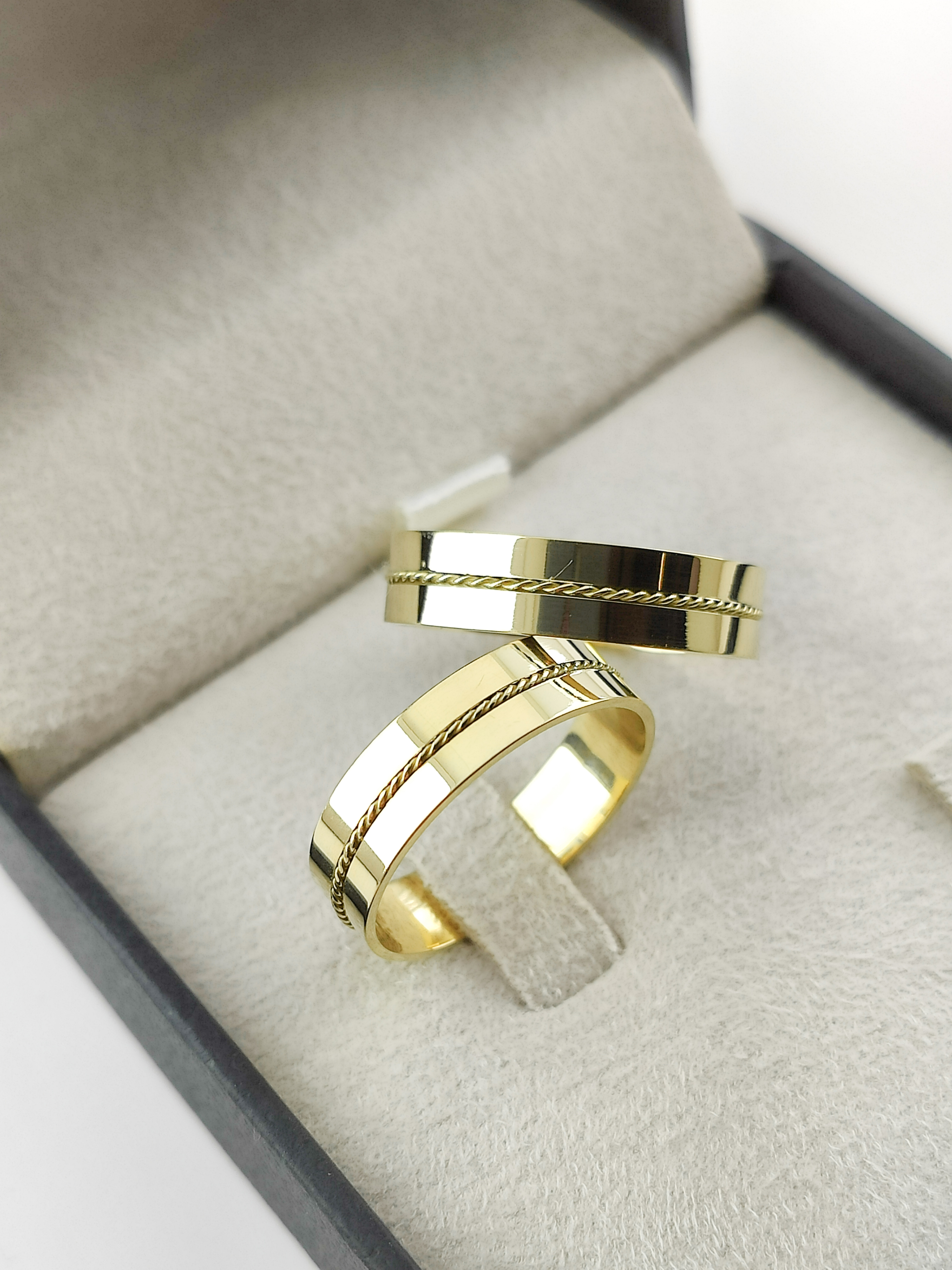 Aliança ouro 18k, 5mm, 8g