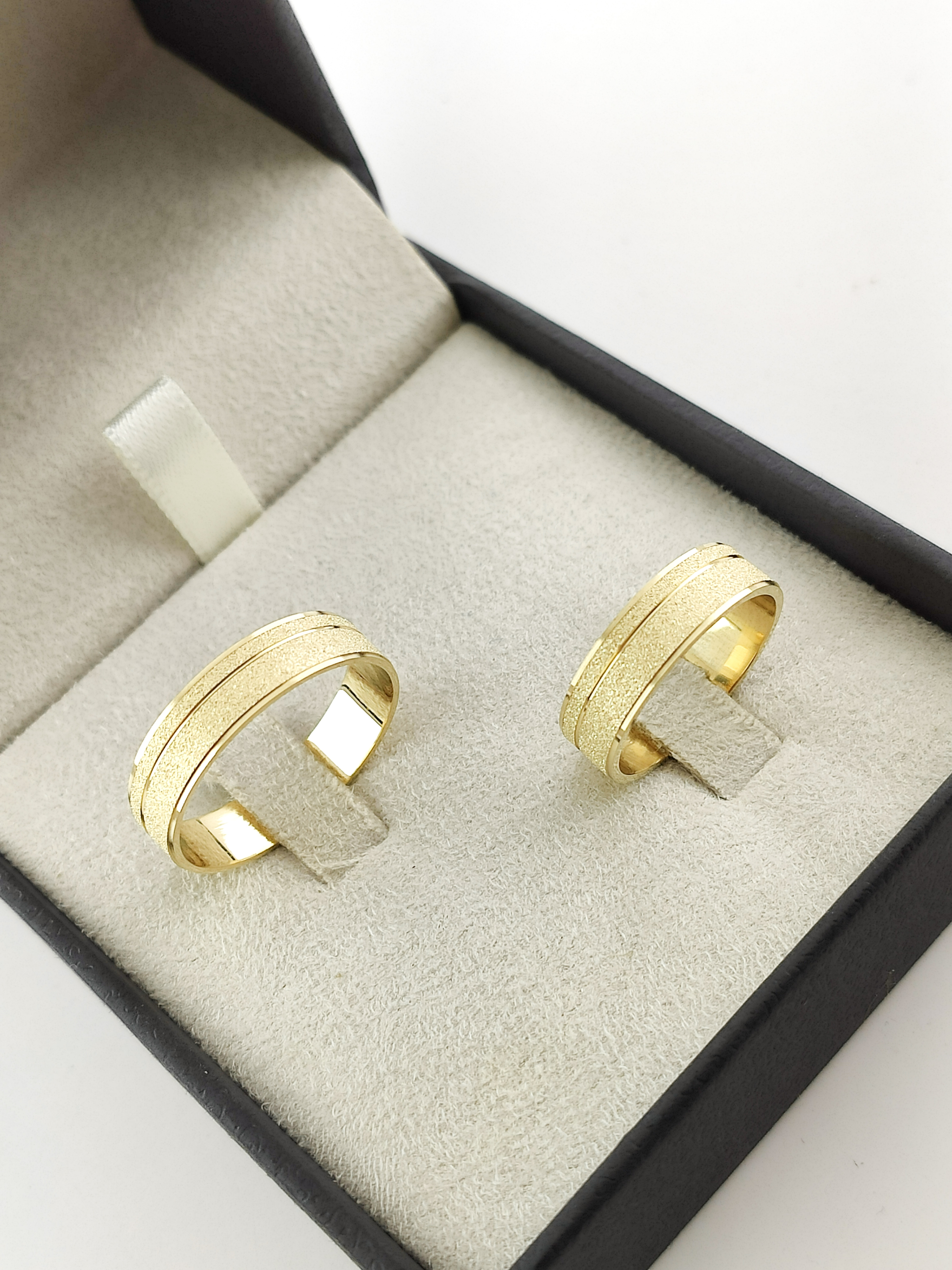 Aliança ouro 18k, 5mm, 7g