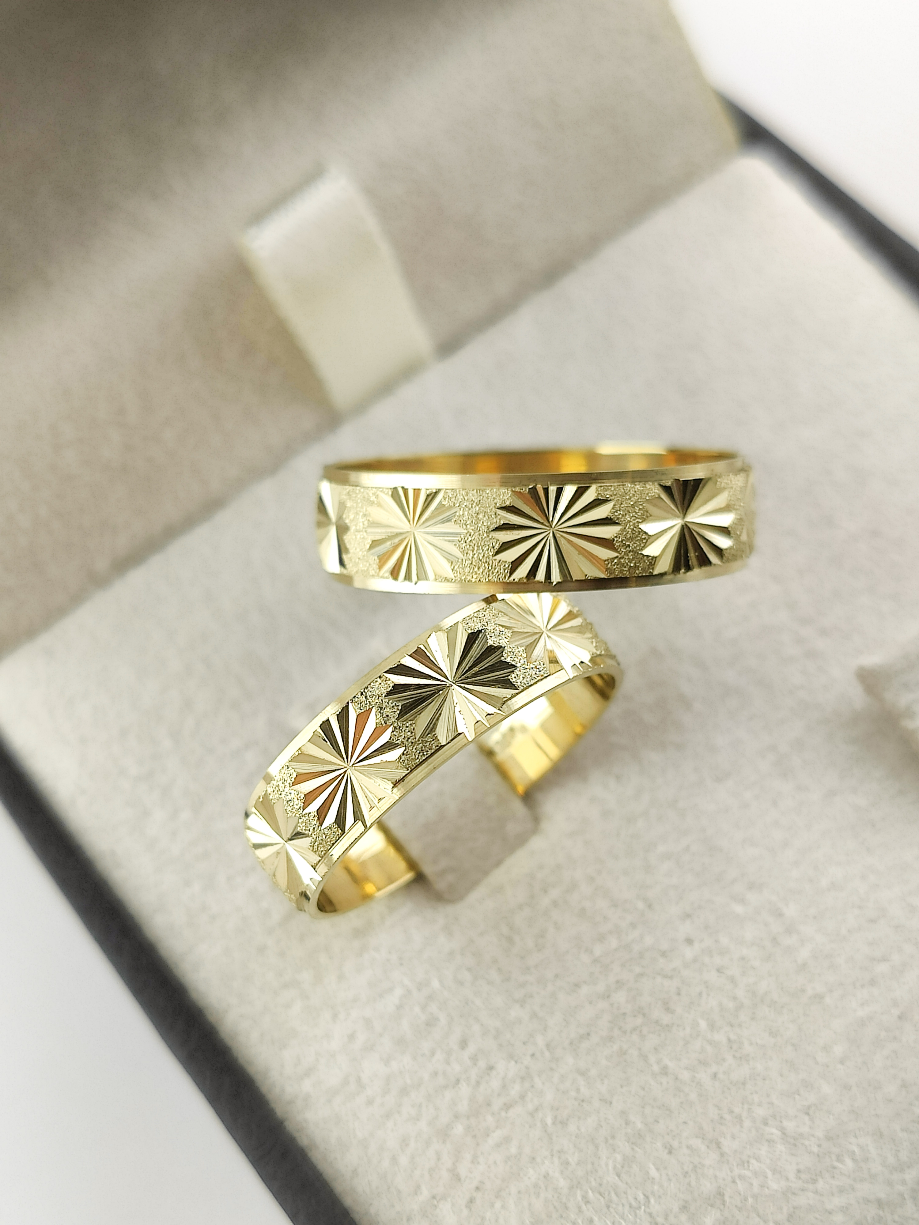 Aliança ouro 18k, 5mm, 8g