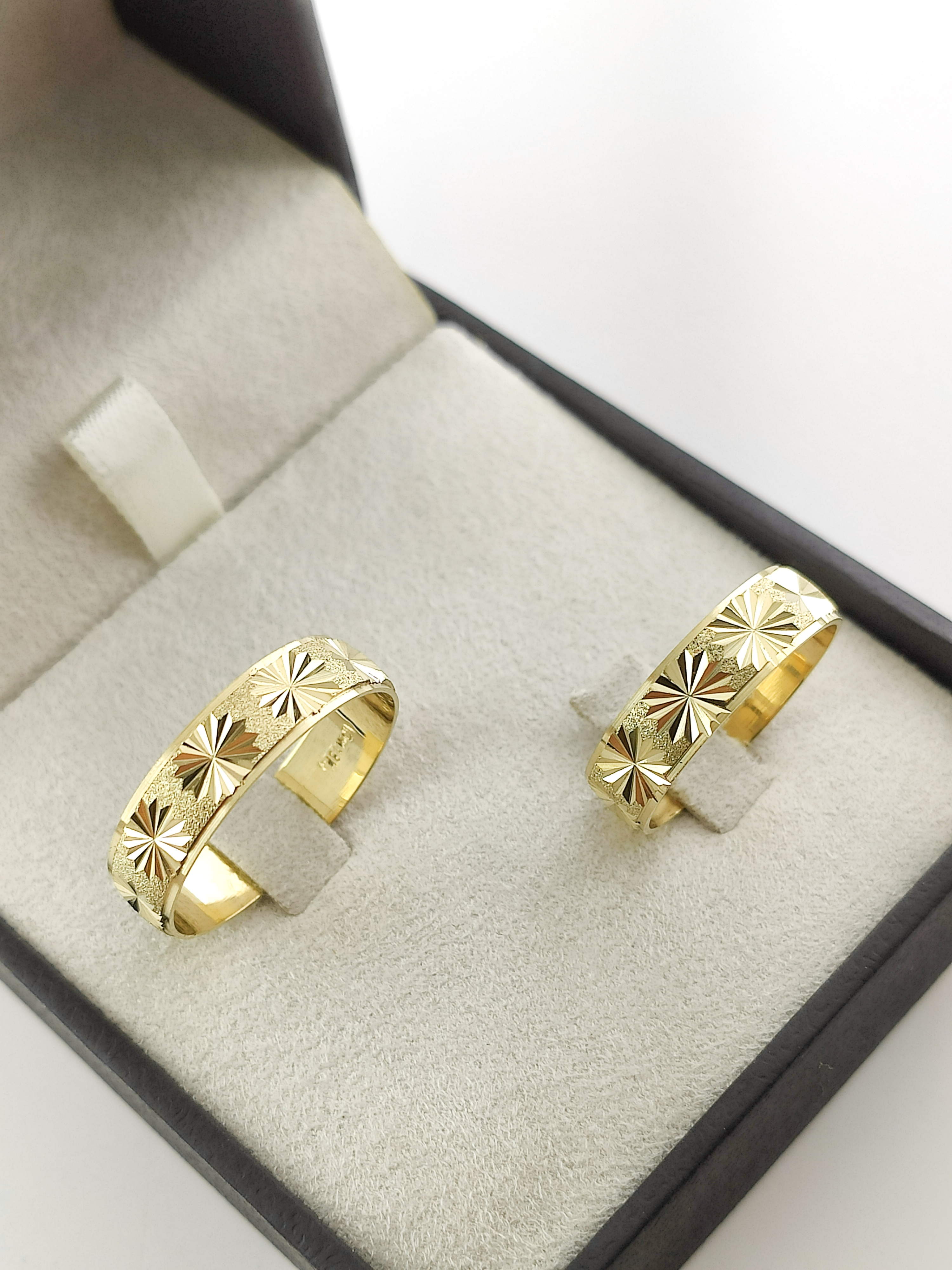 Aliança ouro 18k, 5mm, 8g