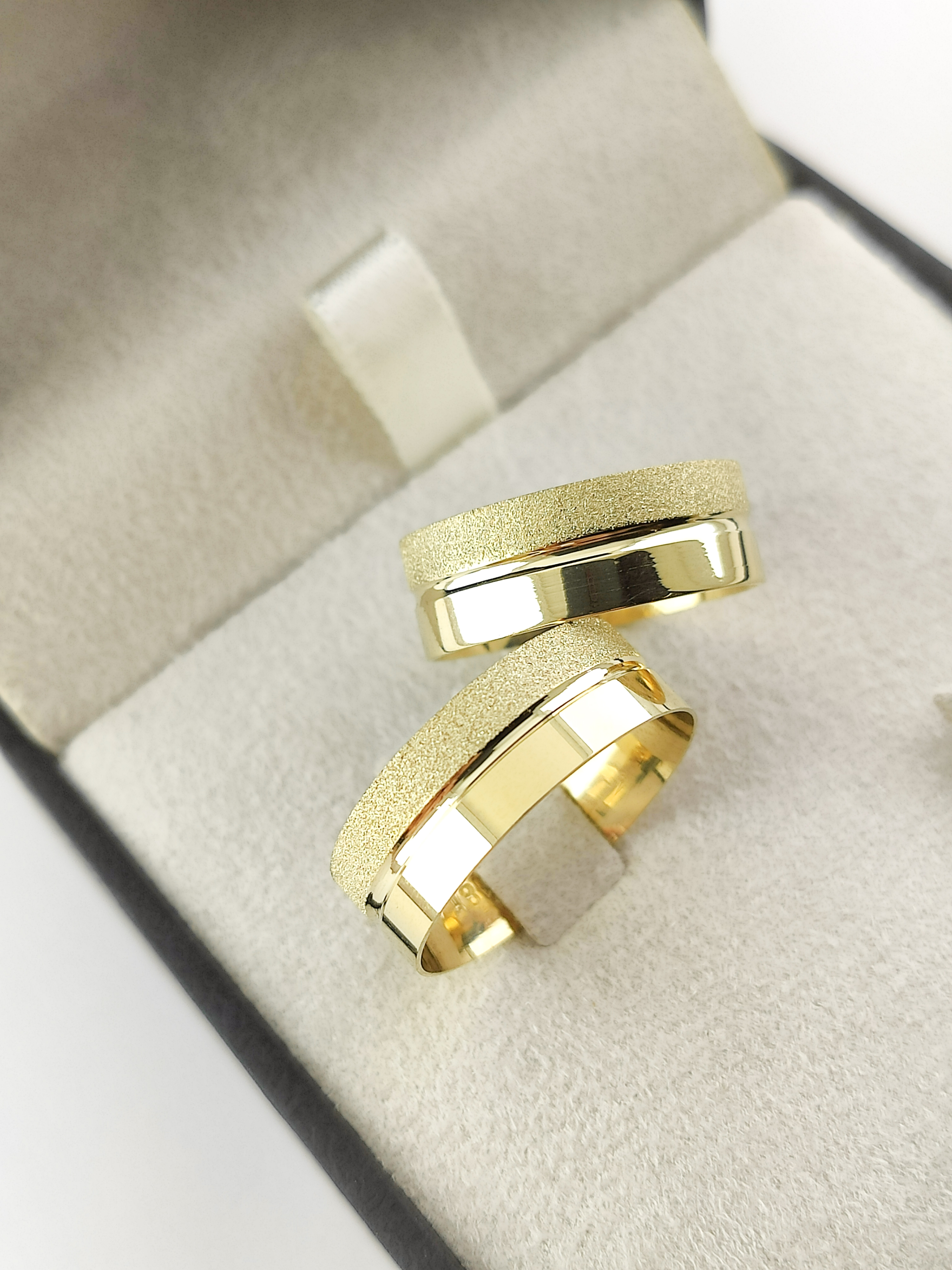Aliança ouro 18k, 6mm, 8g