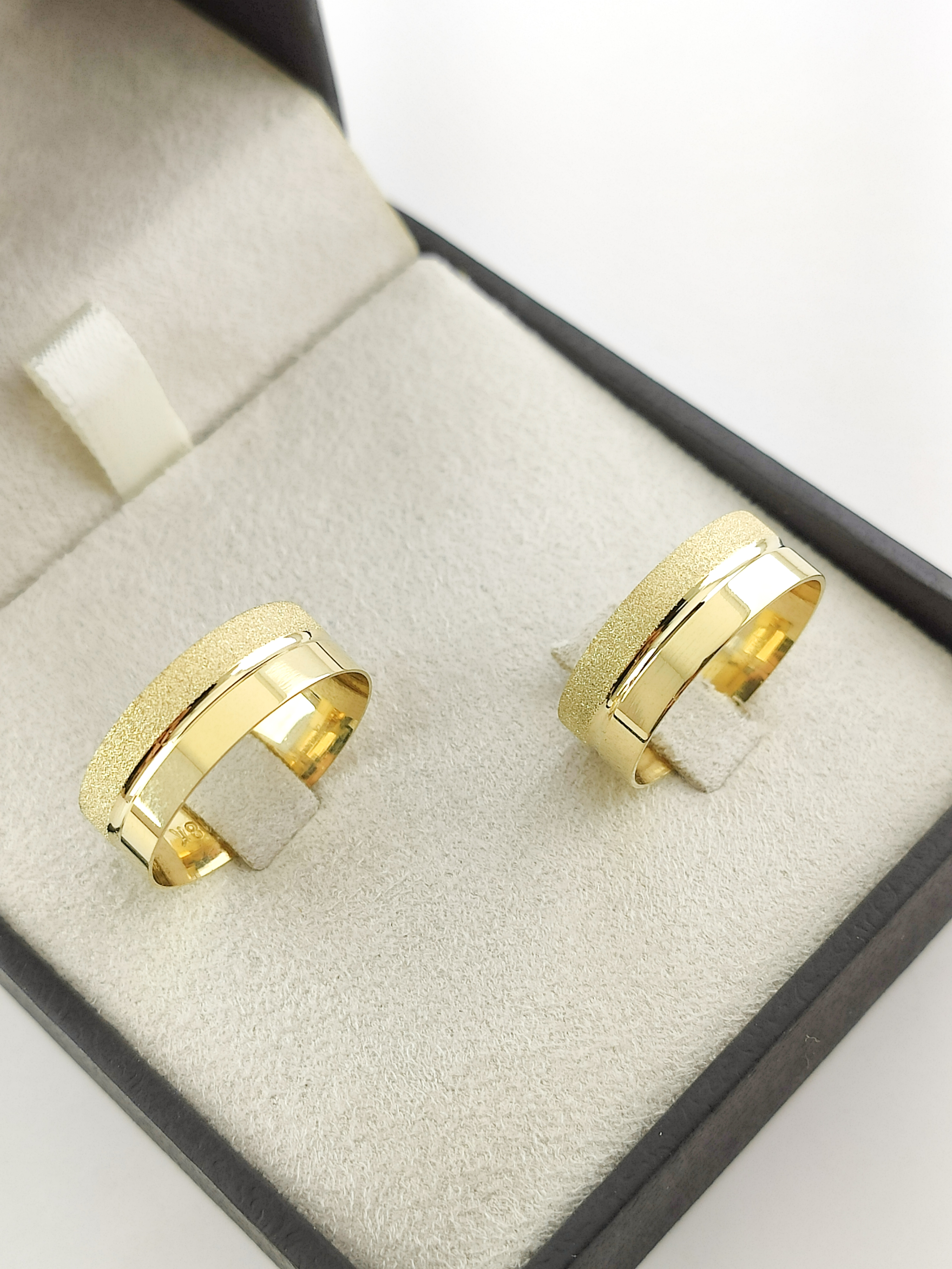 Aliança ouro 18k, 6mm, 8g