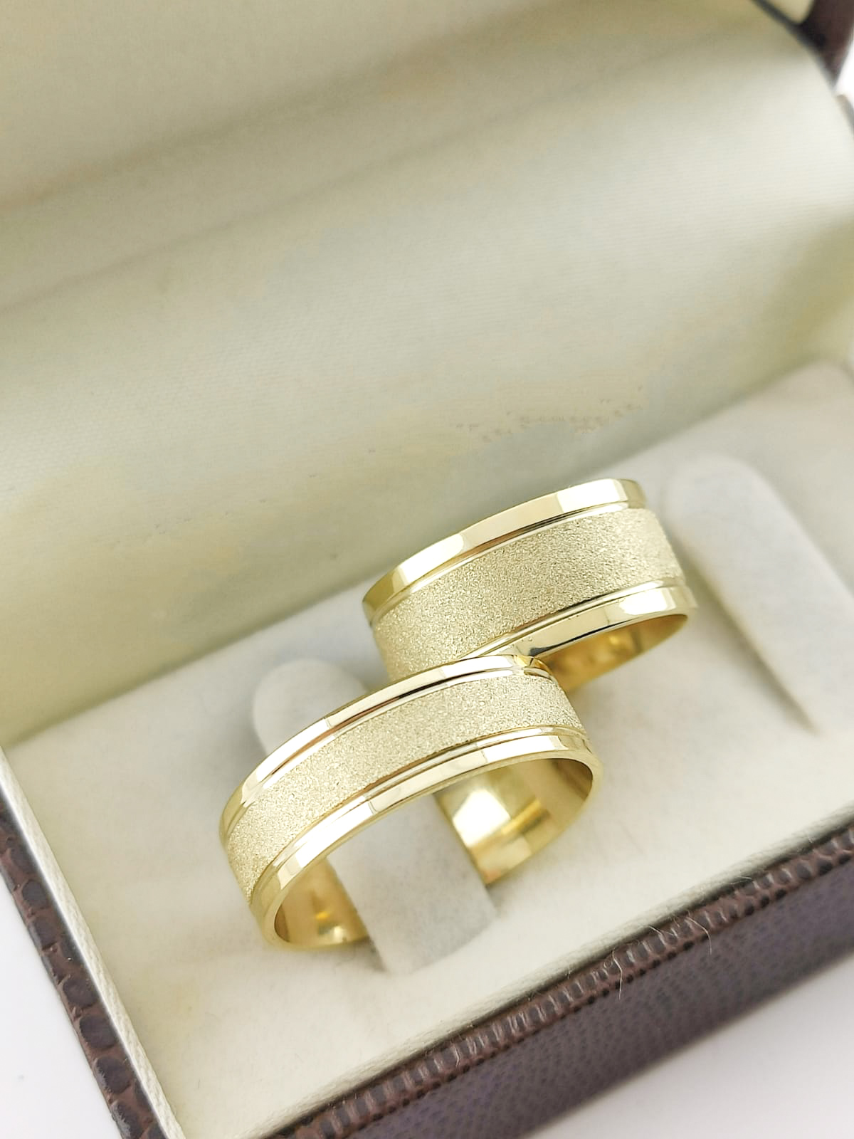 Aliança ouro 18k, 8mm, 14g