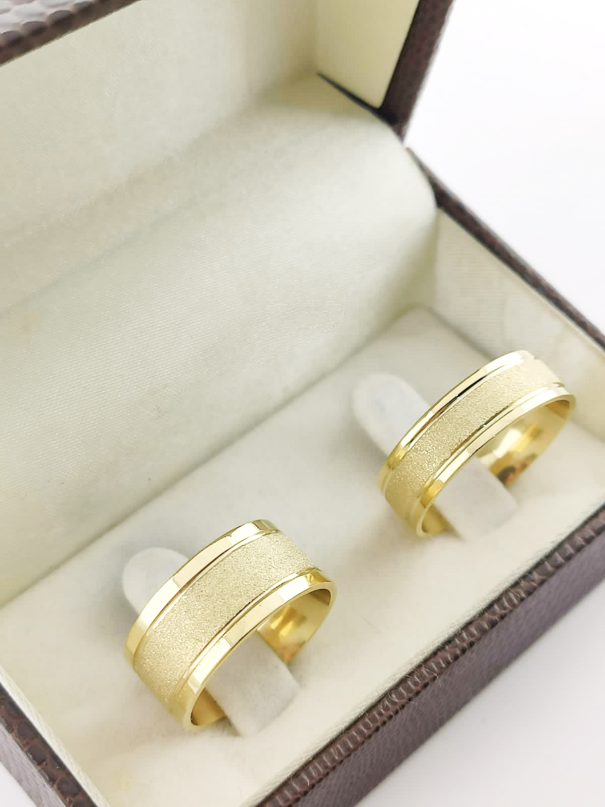 Aliança ouro 18k, 8mm, 14g