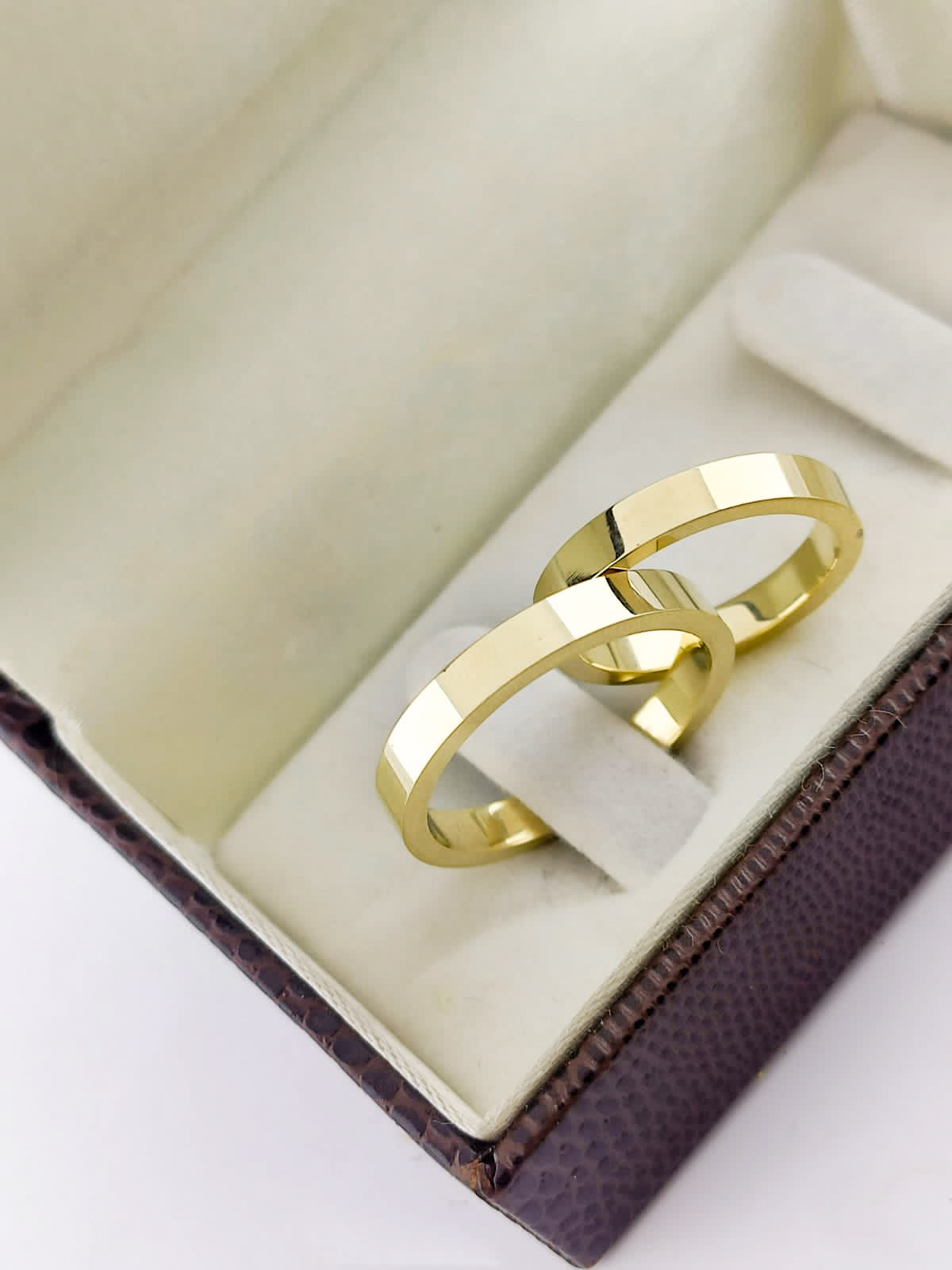 Aliança ouro 18k, 3mm, 9g